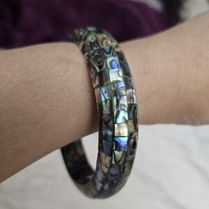 6.8 cm (2.677 inches) inner diameter, Abalone Bangle, Beautiful, Rich Colors NWT